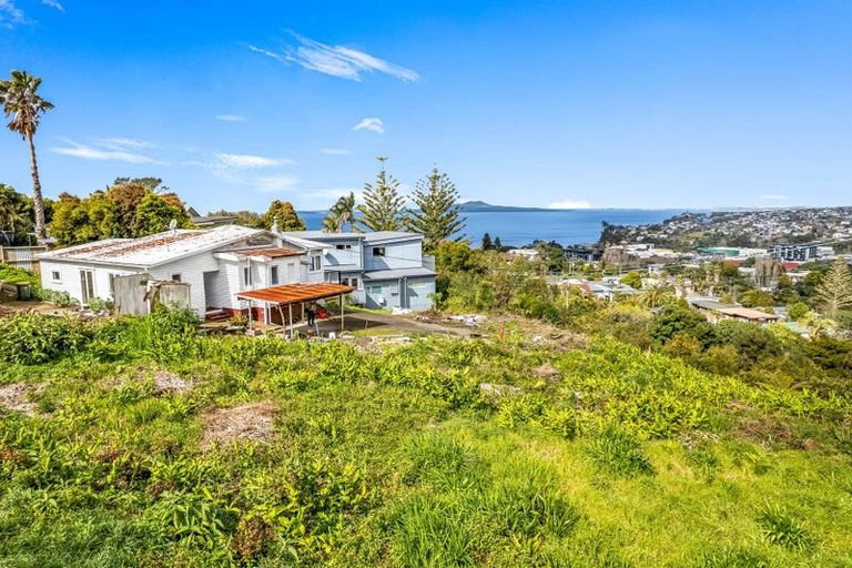 Photo of property in 9 Carlisle Road, Torbay, Auckland, 0630