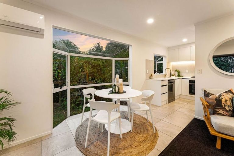Photo of property in 13a Becroft Drive, Forrest Hill, Auckland, 0620