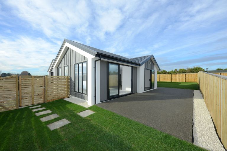 Photo of property in 38 Sarikei Avenue, Northwood, Christchurch, 8051