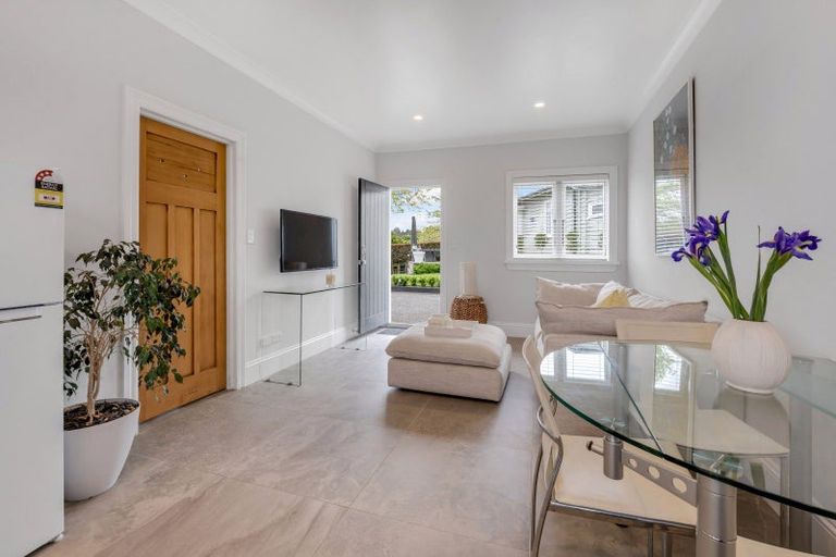 Photo of property in 17 Griggs Road, Whitford, Howick, 2571