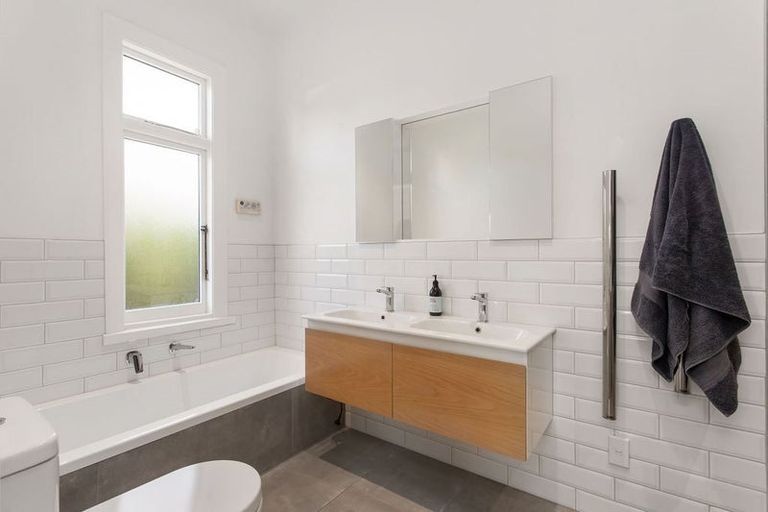 Photo of property in 112 Knowles Street, St Albans, Christchurch, 8052