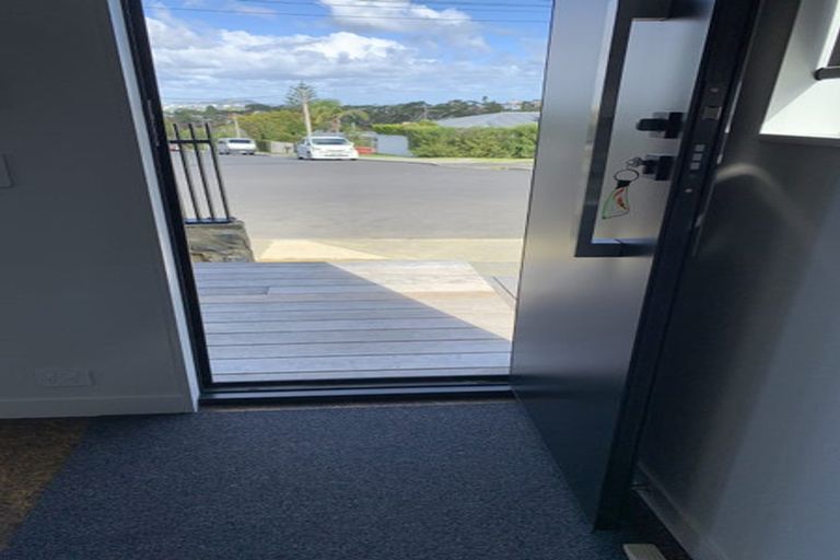 Photo of property in 14 City View Terrace, Birkenhead, Auckland, 0626