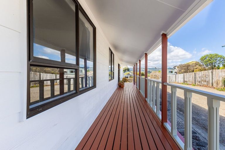 Photo of property in 11 Atua Street, Waikanae Beach, Waikanae, 5036