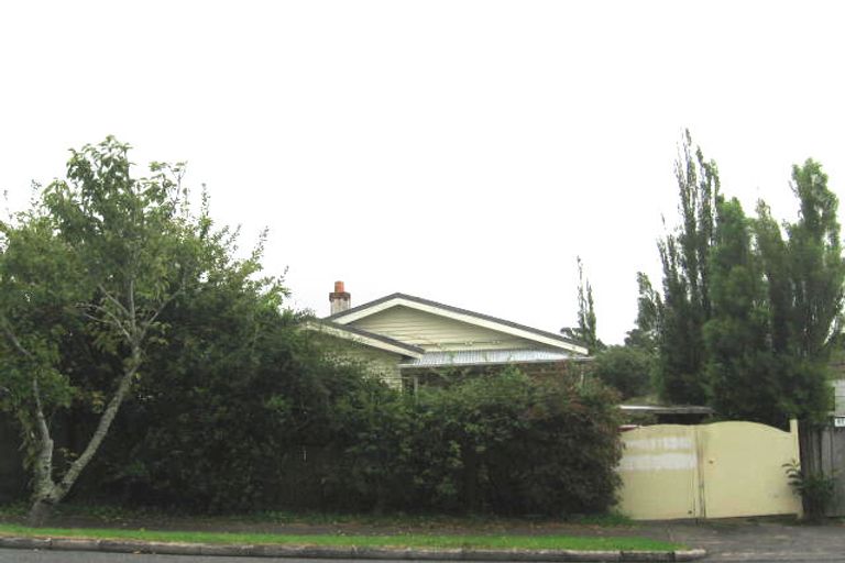 Photo of property in 2/57 Woodglen Road, Glen Eden, Auckland, 0602