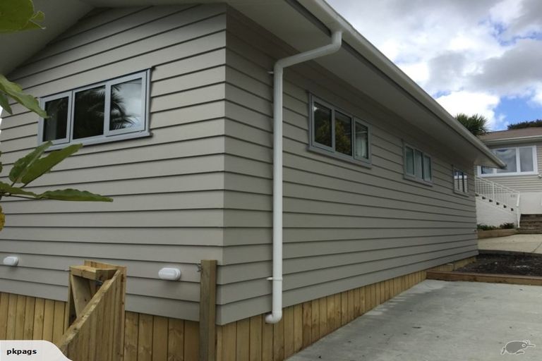 Photo of property in 21 Highland Avenue, Titirangi, Auckland, 0604