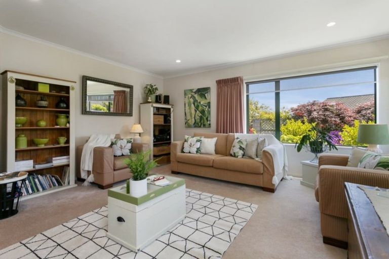 Photo of property in 30 Fairview Terrace, Waipahihi, Taupo, 3330
