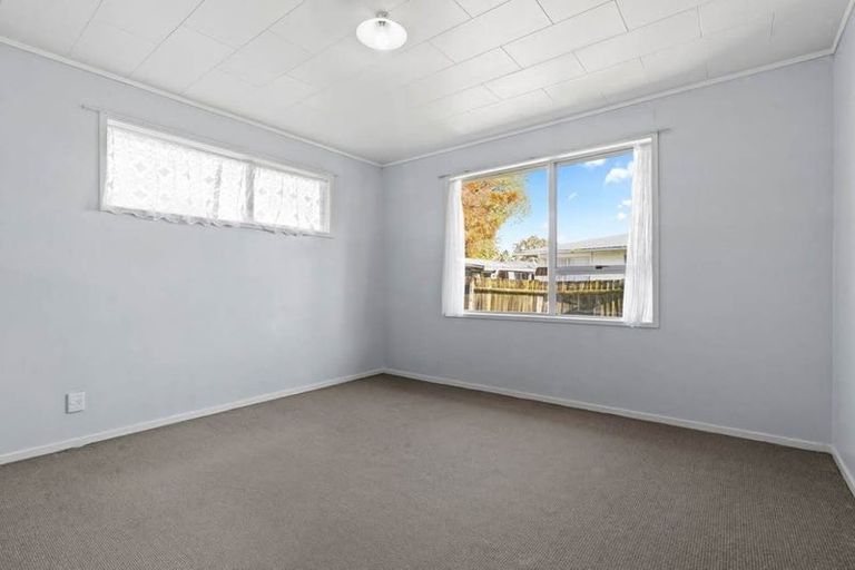 Photo of property in 1/58 Te Irirangi Drive, Clover Park, Auckland, 2019