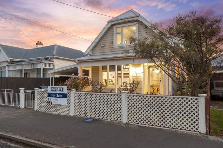 Photo of property in 120 Hargest Crescent, Saint Clair, Dunedin, 9012