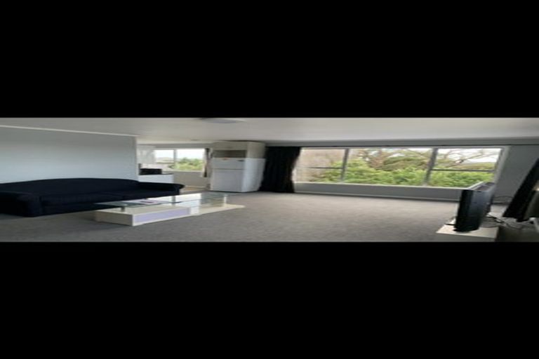 Photo of property in 2/65 Cliff View Drive, Green Bay, Auckland, 0604