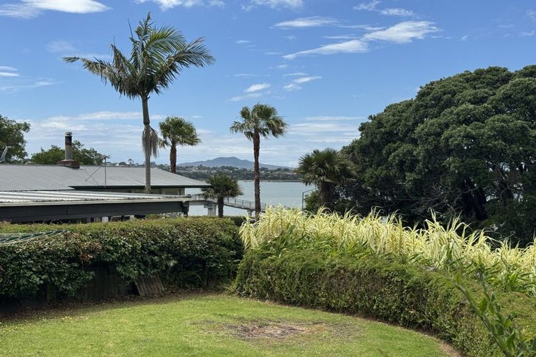 Photo of property in 27 Heath Avenue, Northcote, Auckland, 0627