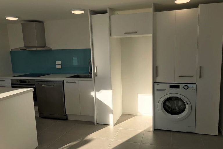 Photo of property in 1/53 Seaview Road, Glenfield, Auckland, 0629