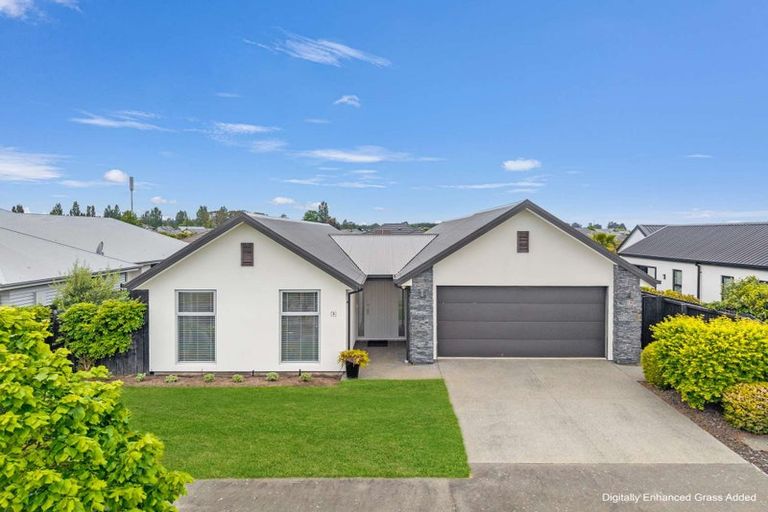 Photo of property in 5 Whitau Place, Marshland, Christchurch, 8083