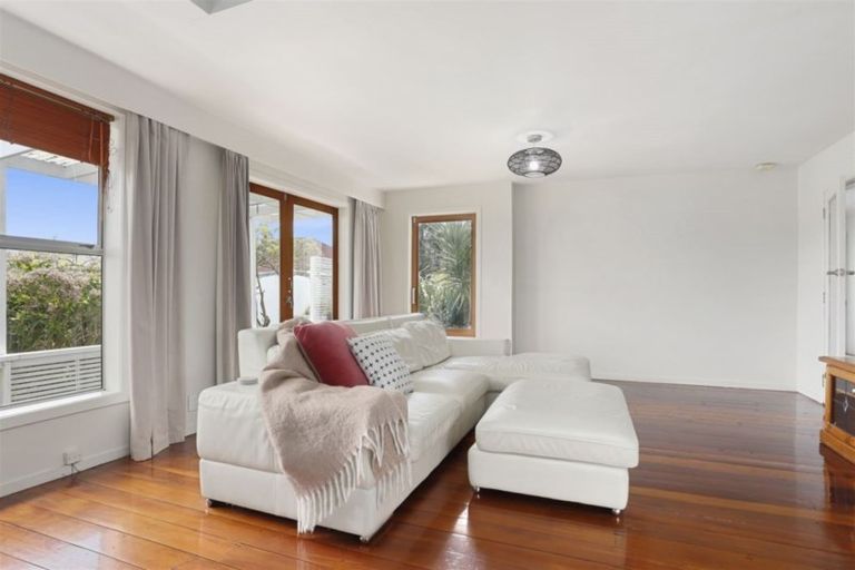 Photo of property in 82 Taikata Road, Te Atatu Peninsula, Auckland, 0610