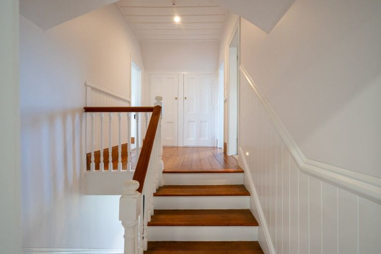 Photo of property in 14 Cameron Road, Bluff Hill, Napier, 4110