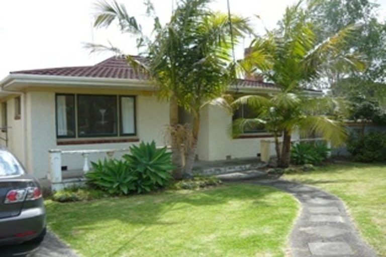 Photo of property in 1/30 Hillcrest Avenue, Hillcrest, Auckland, 0627