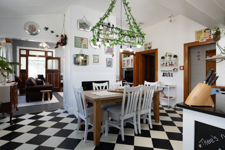 Photo of property in 30 Main Road, Havelock, 7100