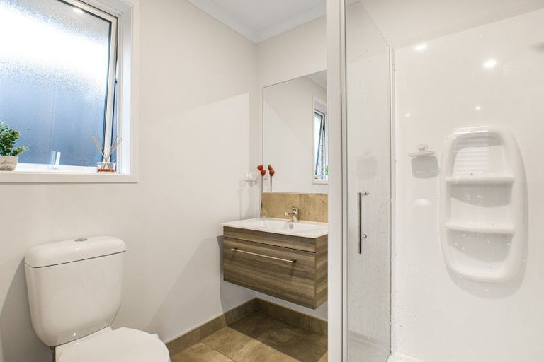 Photo of property in 8 Tahuna Minhinnick Drive, Glenbrook, 2681