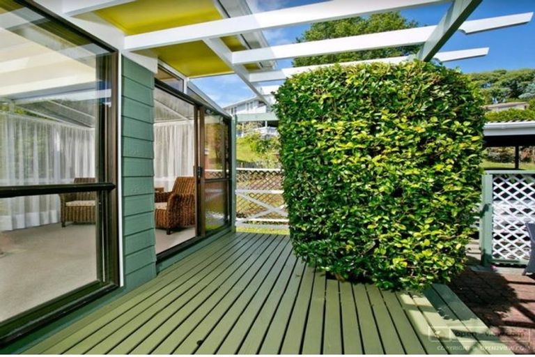 Photo of property in 1/53 Ayton Drive, Totara Vale, Auckland, 0629