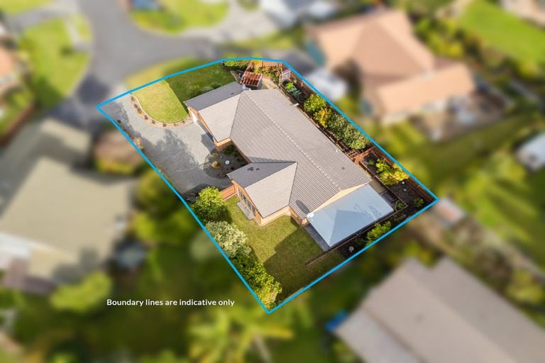 Photo of property in 15 Graven Court, Henderson, Auckland, 0612