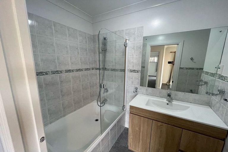 Photo of property in 2 Genesis Place, Flat Bush, Auckland, 2019