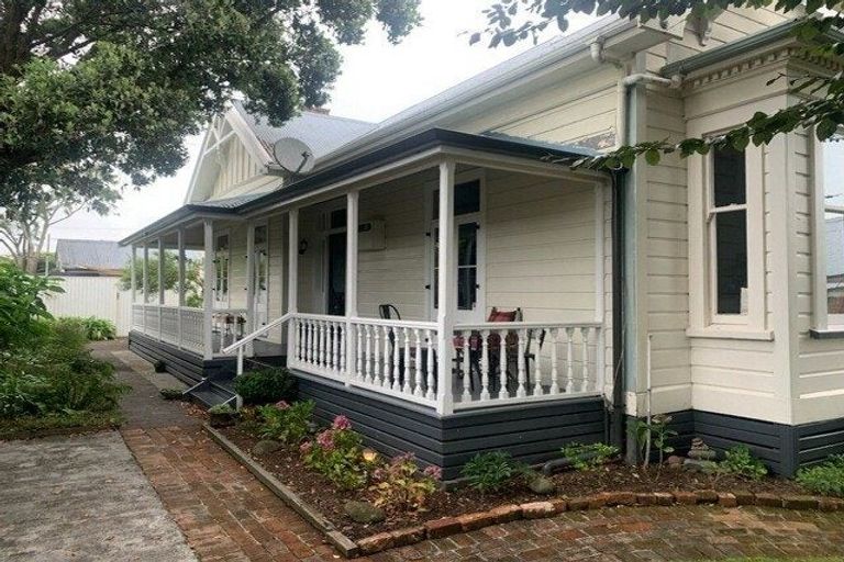 Photo of property in 10 Rawhiti Street, Vogeltown, New Plymouth, 4310