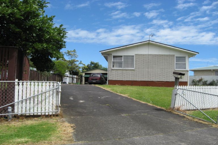 Photo of property in 6 Staverton Crescent, Mangere, Auckland, 2022