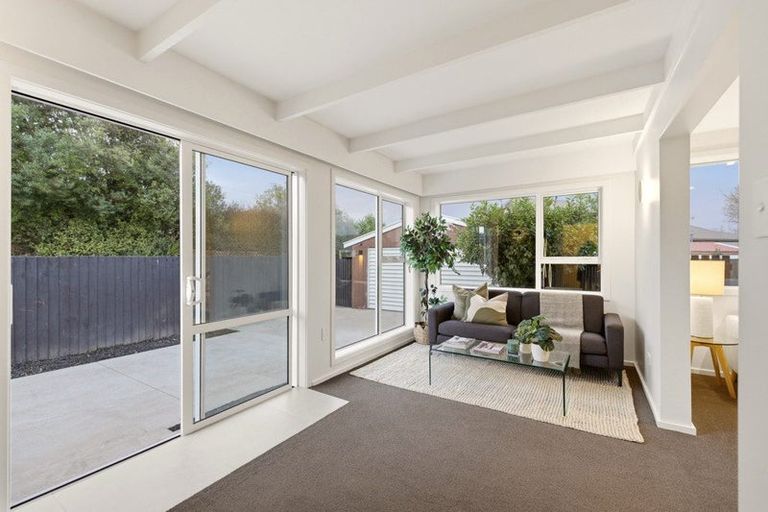 Photo of property in 274 Lake Terrace Road, Shirley, Christchurch, 8061