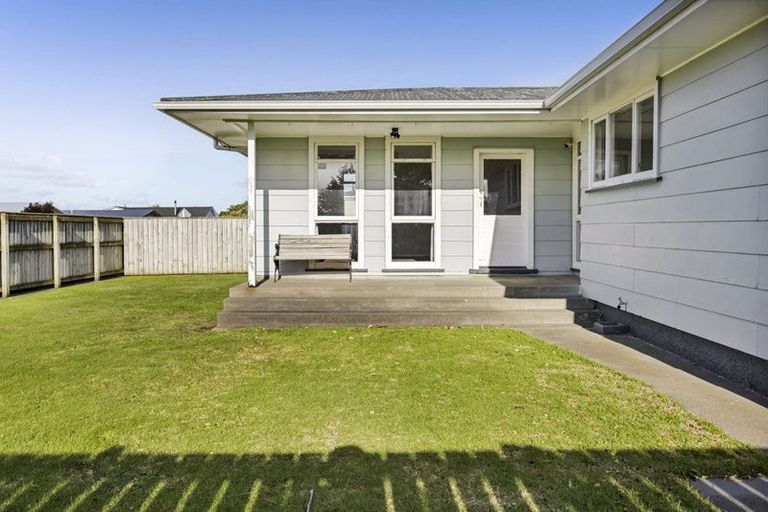 Photo of property in 25 Kamahi Avenue, Hawera, 4610