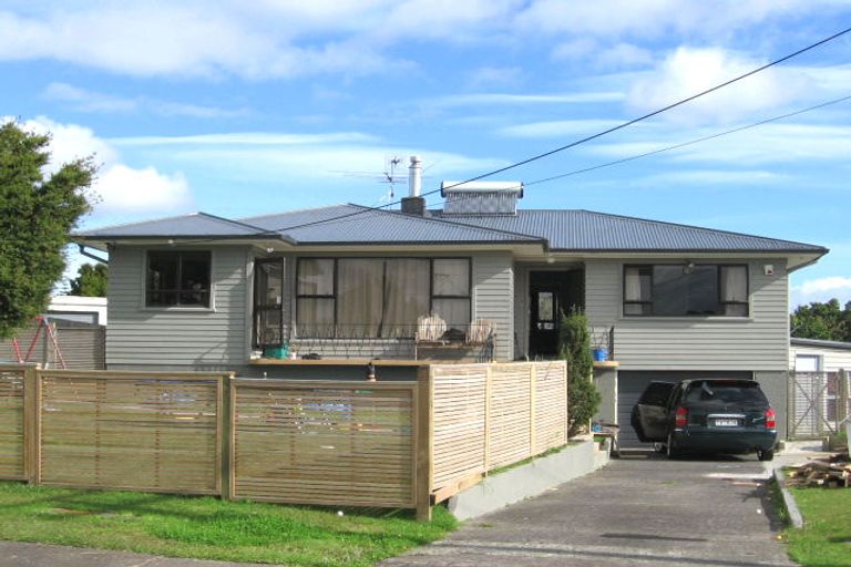 Photo of property in 18 Murray Road, Te Atatu Peninsula, Auckland, 0610