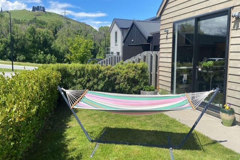 Photo of property in 24 Huxley Place, Lake Hayes, Queenstown, 9304