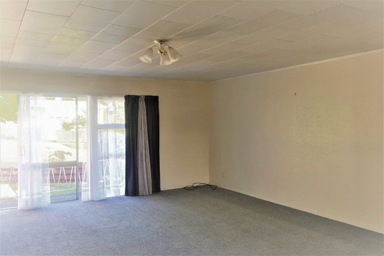 Photo of property in 3/2 Hinekohu Street, New Lynn, Auckland, 0600