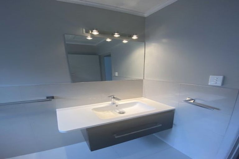 Photo of property in 5 Hallberry Road, Mangere East, Auckland, 2024