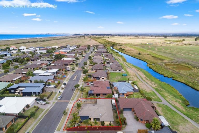 Photo of property in 18 Gibson Place, Papamoa Beach, Papamoa, 3118