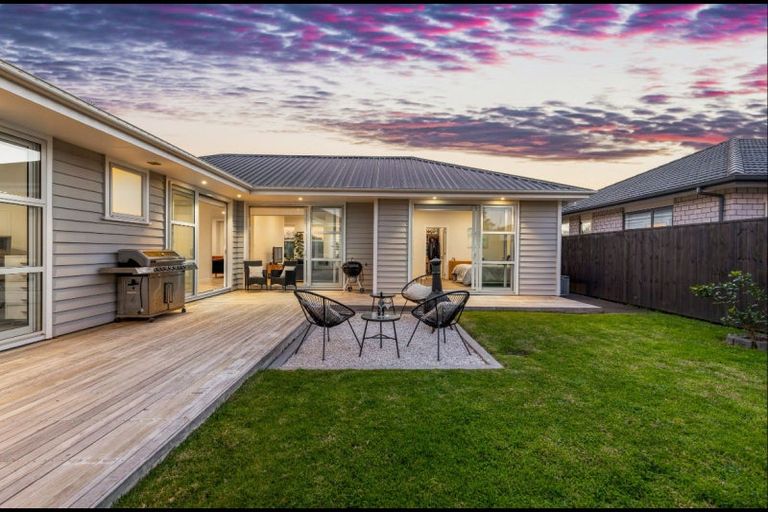 Photo of property in 1 Pitoitoi Drive, Riverhead, 0820