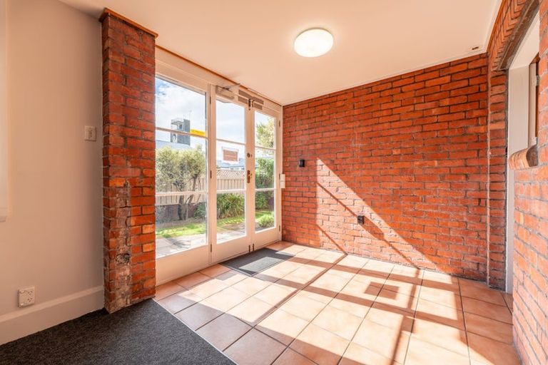 Photo of property in 334 Oriental Parade, Oriental Bay, Wellington, 6011