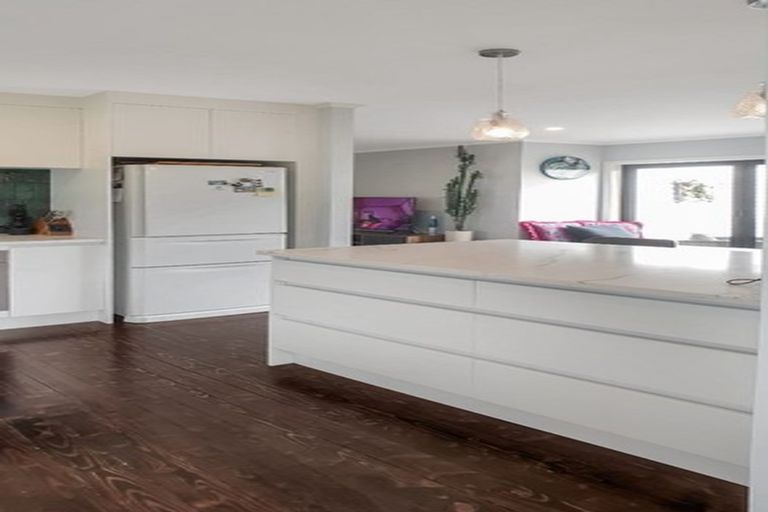 Photo of property in 84 Glengarry Road, Glen Eden, Auckland, 0602