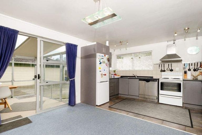 Photo of property in 1 Cushla Place, Massey, Auckland, 0614