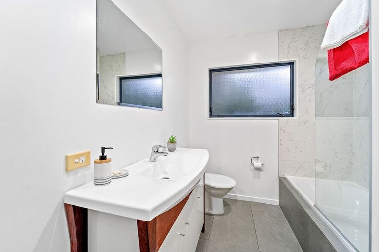 Photo of property in 151f Colwill Road, Massey, Auckland, 0614