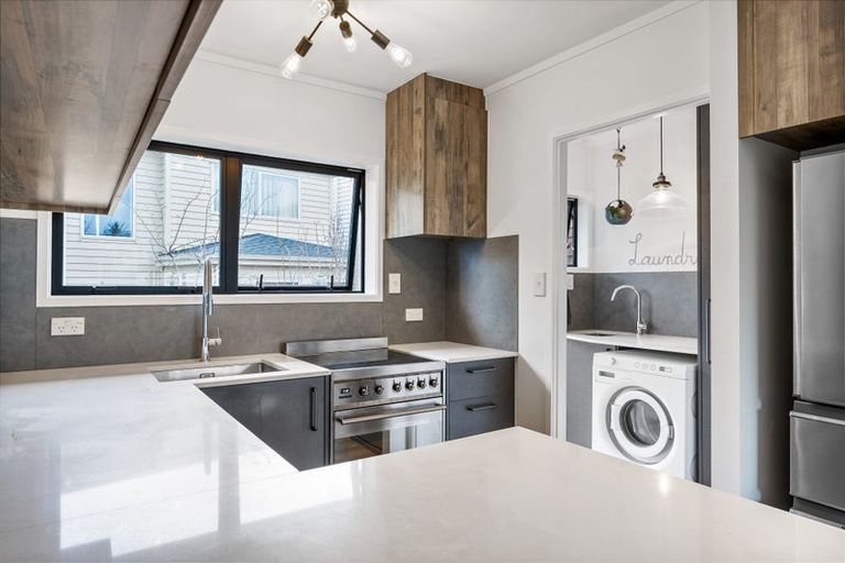 Photo of property in 2/1 Forsythe Place, Massey, Auckland, 0614