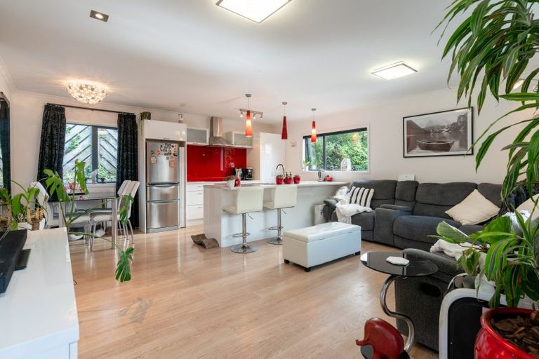 Photo of property in 96a Larsen Crescent, Tawa, Wellington, 5028