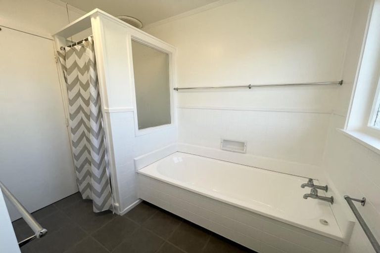 Photo of property in 15 Pleasant Road, Glen Eden, Auckland, 0602