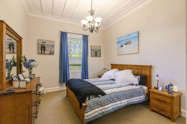 Photo of property in 15 Watts Street, Waipawa, 4210