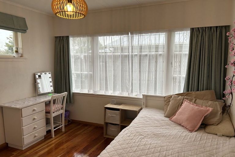 Photo of property in 43 Victoria Street, Carterton, 5713