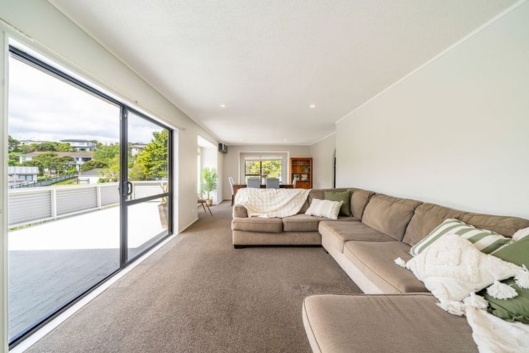 Photo of property in 56 Albatross Close, Whitby, Porirua, 5024