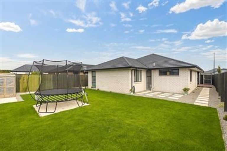 Photo of property in 16 Northmoor Boulevard, Rolleston, 7615