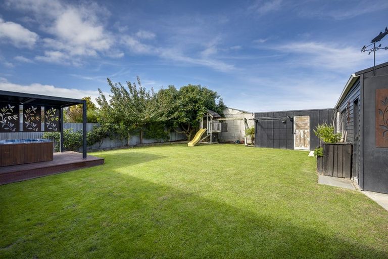 Photo of property in 37 Tait Drive, Greenmeadows, Napier, 4112