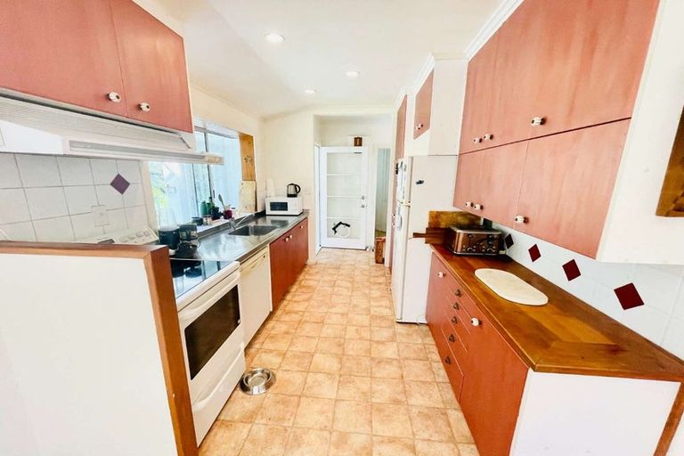 Photo of property in 163 Scenic Drive, Titirangi, Auckland, 0604