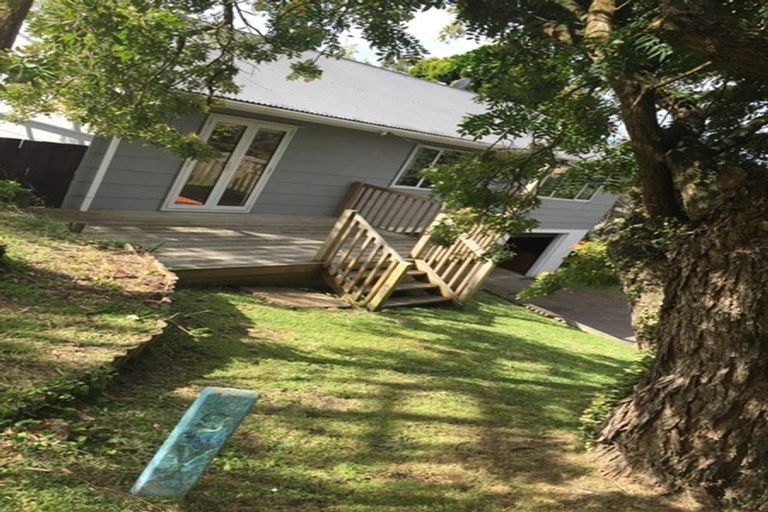 Photo of property in 26 Tawhana Crescent, Red Beach, 0932