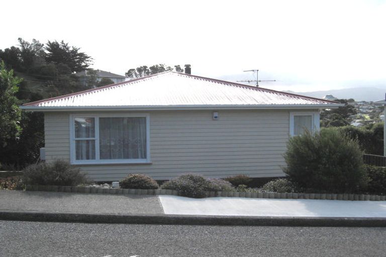 Photo of property in 58 Link Road, Newlands, Wellington, 6037