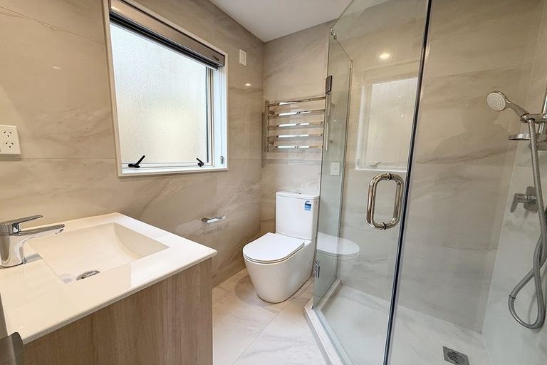 Photo of property in 7b Marco Place, Highland Park, Auckland, 2010